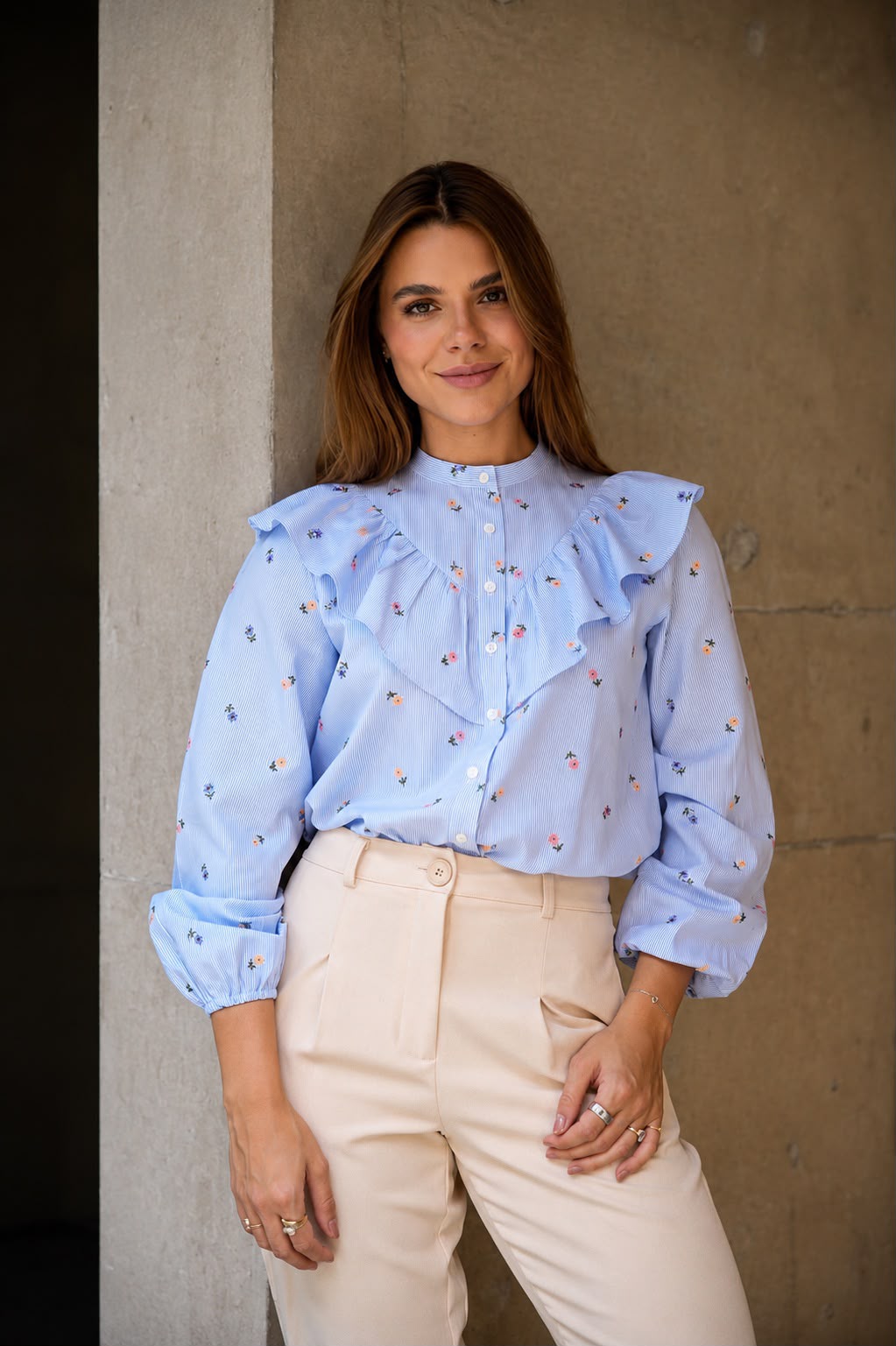 Camisa Bordada Floral com Babados