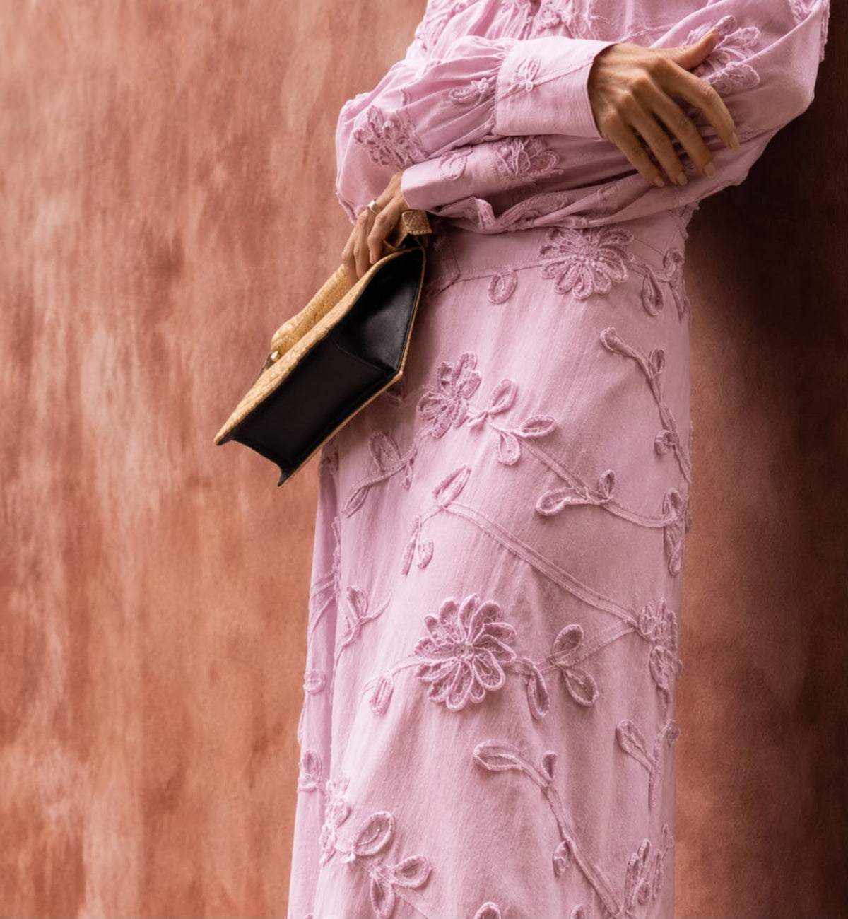 Saia Midi Rosé Bordada